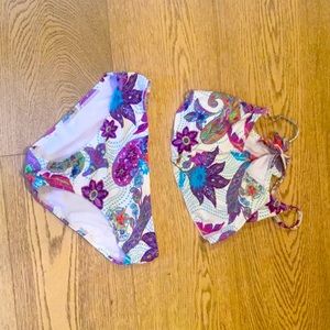 Girls size 8 bathing suit with artistic coloring